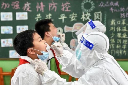 COVID-19 'tấn công' trường học, Trung Quốc căng mình chống đợt dịch mới