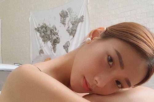 Bạn gái hơn tuổi xinh như hotgirl của tay vợt Lý Hoàng Nam