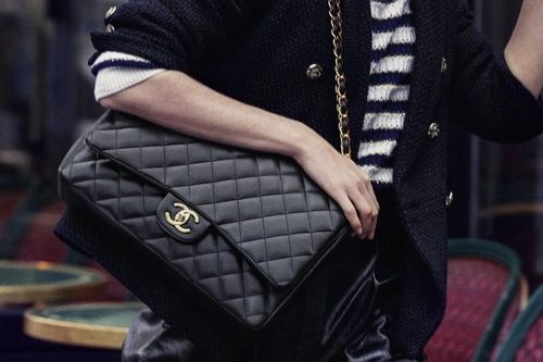 Túi Chanel tiếp tục tăng giá