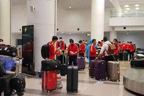 HLV Park Hang Seo chia tay đội U23 sau khi về Hà Nội