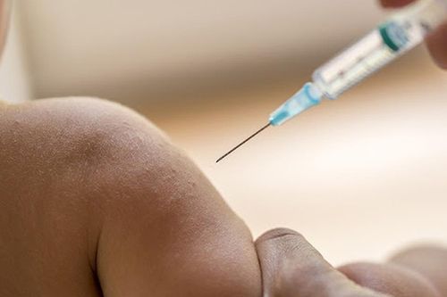 Tiêm nhầm vaccine COVID-19 cho 18 trẻ sơ sinh: Đình chỉ các cán bộ y tế