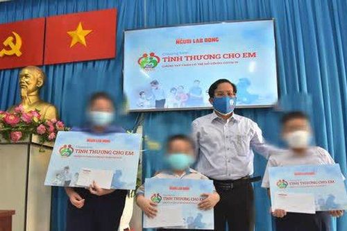 Báo Người Lao Động tiếp tục trao hỗ trợ cho các trẻ mồ côi do đại dịch COVID-19