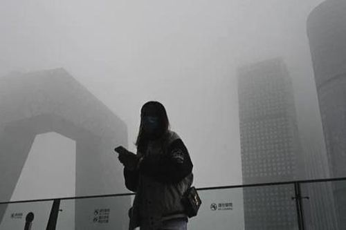 Bắc Kinh đóng cửa cao tốc, sân chơi do ô nhiễm nặng