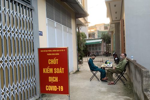 Phong tỏa tạm thời cụm dân cư đường Nguyễn Tĩnh, phố Bào Ngoại, phường Đông Hương