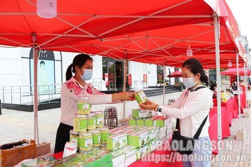 Tuần lễ trưng bày, giới thiệu các sản phẩm nông sản, sản phẩm OCOP Lạng SơnTin khácPhát huy truyền thống đoàn kết, quyết tâm xây dựng tỉnh Lạng Sơn phát triển nhanh, bền vữngLập thành tích chào mừng kỷ niệm 190 năm thành lập tỉnh: Điểm nhấn từ phong trào 