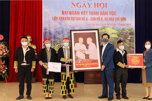 Trưởng Ban Tuyên giáo Tỉnh ủy Dương Đức Huy dự Ngày hội đại đoàn kết toàn dân tộc tại xã Ngũ Chỉ Sơn