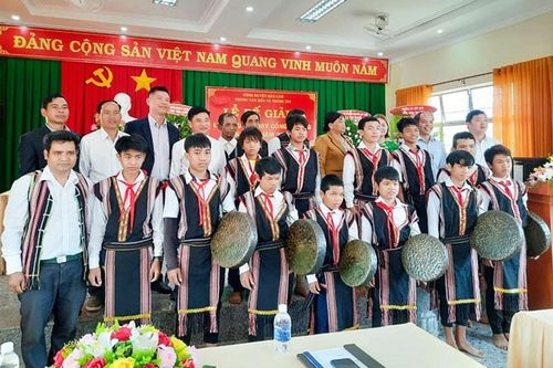 Tiếp lửa đam mê cồng chiêng cho giới trẻ