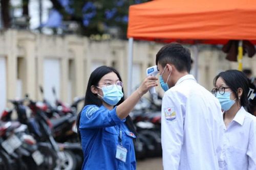 Hơn 30.000 học sinh Hà Tĩnh tạm dừng đến trường