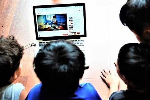 Hiểm họa luôn rình rập trẻ trên không gian mạng - Cách nào để an toàn?