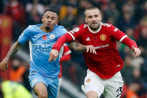 Roy Keane: 'Tôi bó tay với hàng thủ MU'