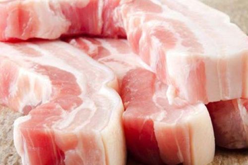 Có nên chần thịt bằng nước sôi trước khi chế biến?