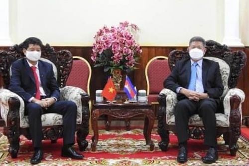 Tổng Lãnh sự quán Việt Nam chúc mừng tỉnh Preah Sihanouk nhân kỷ niệm 68 năm Quốc khánh Campuchia