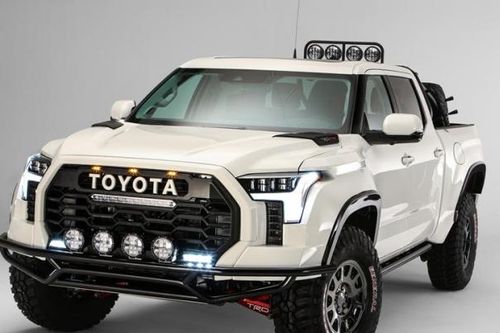 Toyota Tundra biến hình thành xe hỗ trợ đua địa hình
