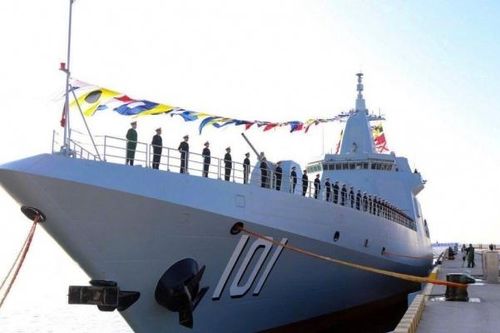 Tàu khu trục Type 055 'siêu khủng' của Trung Quốc vào biên chế