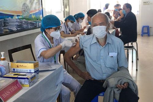 Dự kiến giữa tháng 11, Việt Nam phủ mũi 1 vắc xin Covid-19 cho người trên 18 tuổi