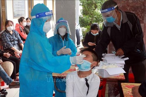 Lớp học đặc biệt trong khu cách ly tại Nam Định