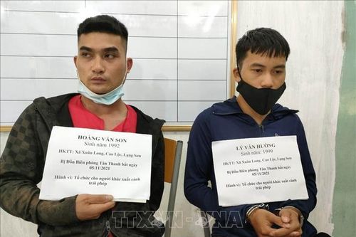Mật phục, bắt quả tang nhóm đối tượng tổ chức đưa người vượt biên trái phép