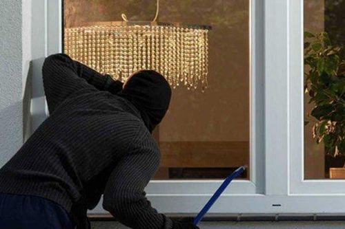 Tên trộm viết thư 'cà khịa' chủ nhà 'không có tiền, bày đặt khóa cửa'