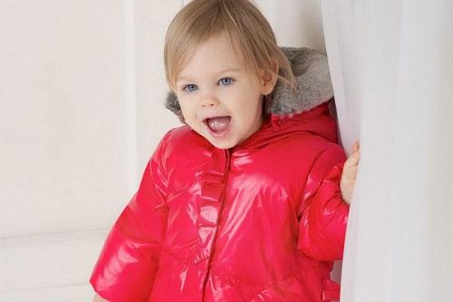 Những điều cần lưu ý khi mặc áo khoác cho bé