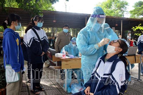 Xét nghiệm Covid-19 cho học sinh THPT