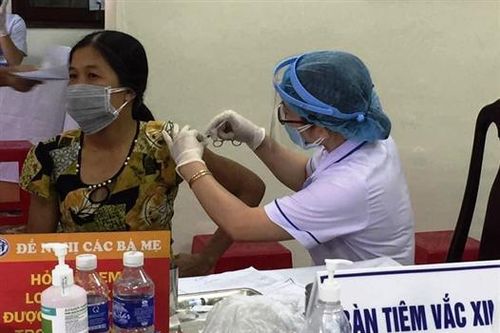 Tập trung đẩy nhanh tiến độ tiêm chủng vắc xin phòng COVID-19