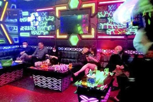 Bắt quả tang 10 thanh niên sử dụng ma túy trong quán karaoke
