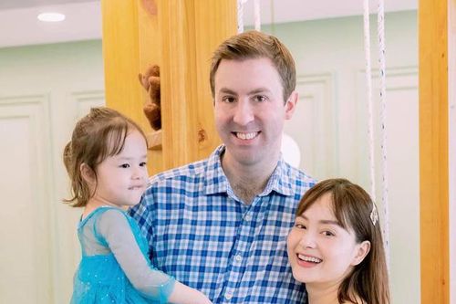 Hạnh phúc dù không có đám cưới (1): Diễn viên Lan Phương hạnh phúc bên chồng Tây theo cách riêng mà nhiều cặp đôi tổ chức tiệc cưới xa hoa không có