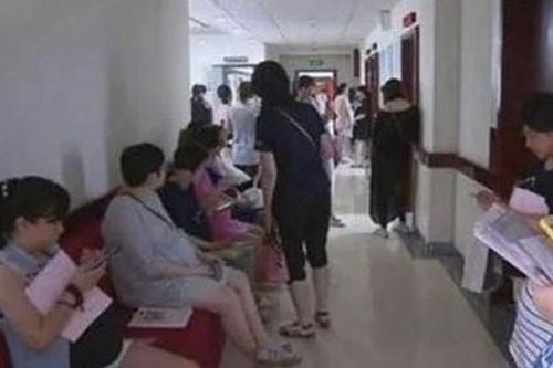 Đột nhiên phát hiện mang thai, cô gái đưa 6 người đàn ông đi xét nghiệm ADN để tìm bố cho con