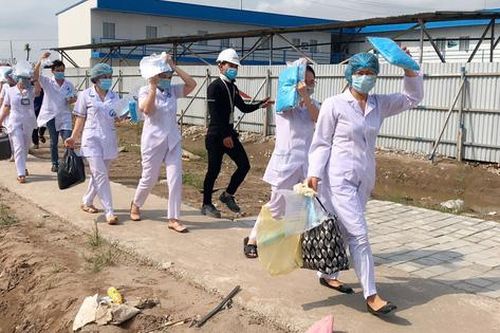 13 cán bộ y tế mắc COVID-19 ở Hà Nam đã khỏi bệnh, trở lại làm việc