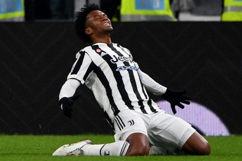 Juventus đánh bại Fiorentina với bàn thắng phút bù giờ