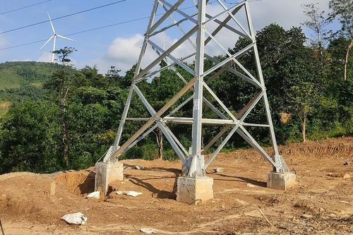 Nguyên nhân nam sinh tử vong bên cột điện truyền tải điện gió?