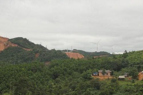 Tin mới vụ nam sinh lớp 6 ở Quảng Trị tử vong bên cột truyền tải điện gió