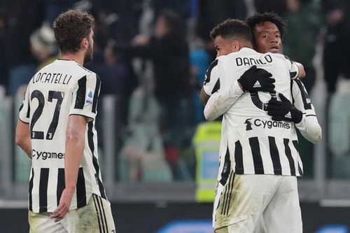 Cuadrado solo phút chót, Juventus thắng nhọc 10 người của Fiorentina