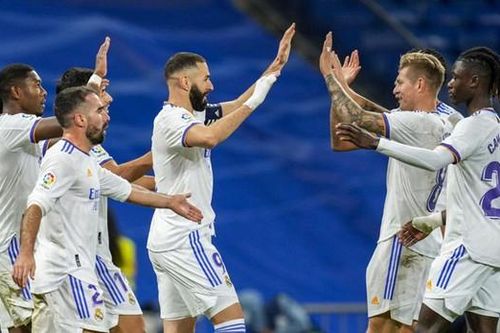 Real thắng nhọc, Barca hoang phí 3 bàn dẫn trước