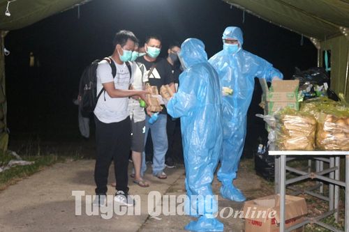 Tiếp nhận 273 công dân Việt Nam về cách ly tại Trung đoàn 247
