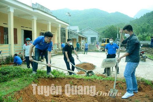 Báo Tuyên Quang thực hiện '3 cùng' tại xã Ninh Lai