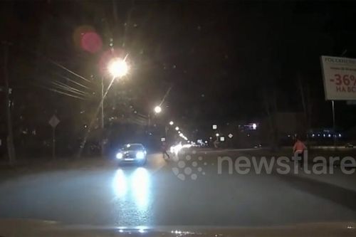 Ô tô húc bay tên trộm lên không trung khi hắn đang tẩu thoát