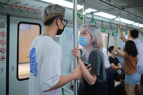 Dậy từ 5h, đi 10 km để đến check-in tàu điện Cát Linh - Hà Đông