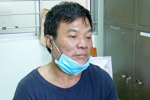 Khởi tố người đàn ông tưới xăng đốt vợ