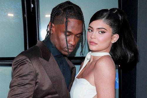 Kylie Jenner bênh bạn trai sau đêm nhạc có 8 người chết