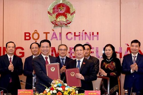 Hợp tác chuyển đổi số ngành tài chính