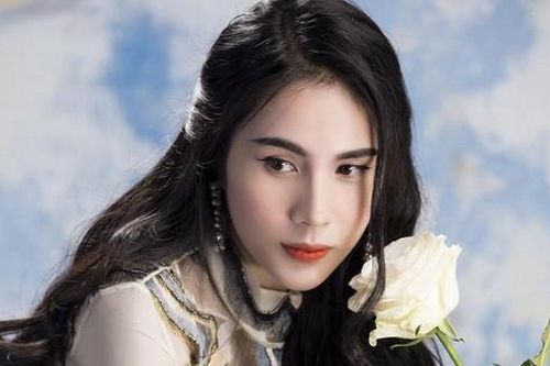 Trước tin đồn đang mang thai lần hai, Thủy Tiên lại có hành động lạ đầy khó hiểu