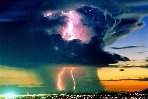 Ảnh độc: Sững sờ vẻ đẹp chết người của sấm sét