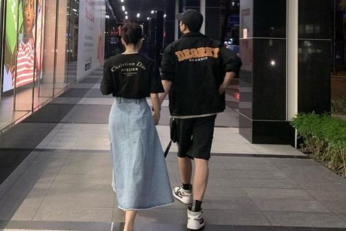 Netizen đặt nghi vấn, 'single mom showbiz' hẹn hò với HLV Rap Việt?