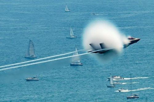 Choáng ngợp khoảnh khắc tiêm kích F-35 'xé toạc' bức tường âm thanh