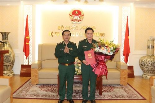Bộ Tư lệnh BĐBP trao quyết định nghỉ hưu cho cán bộ cao cấp