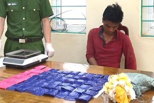 Bắt giữ đối tượng vận chuyển 12.000 viên ma túy tổng hợp