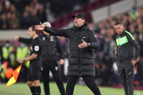 HLV Klopp bức xúc trọng tài, 'nổi điên' với phóng viên: 'Tôi không phải con chó'