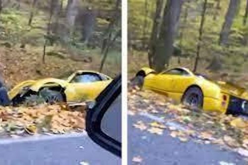 Đâm phải cây lớn, siêu xe hàng hiếm Pagani Zonda C12S bị vỡ nát đầu