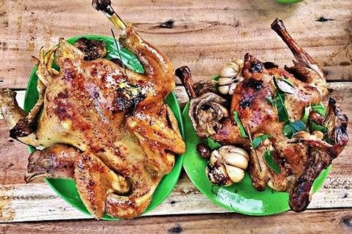 Món gà 'bốc hỏa' ướp gia vị lạ, khách 'chờ dài cổ' để thưởng thức ở An Giang